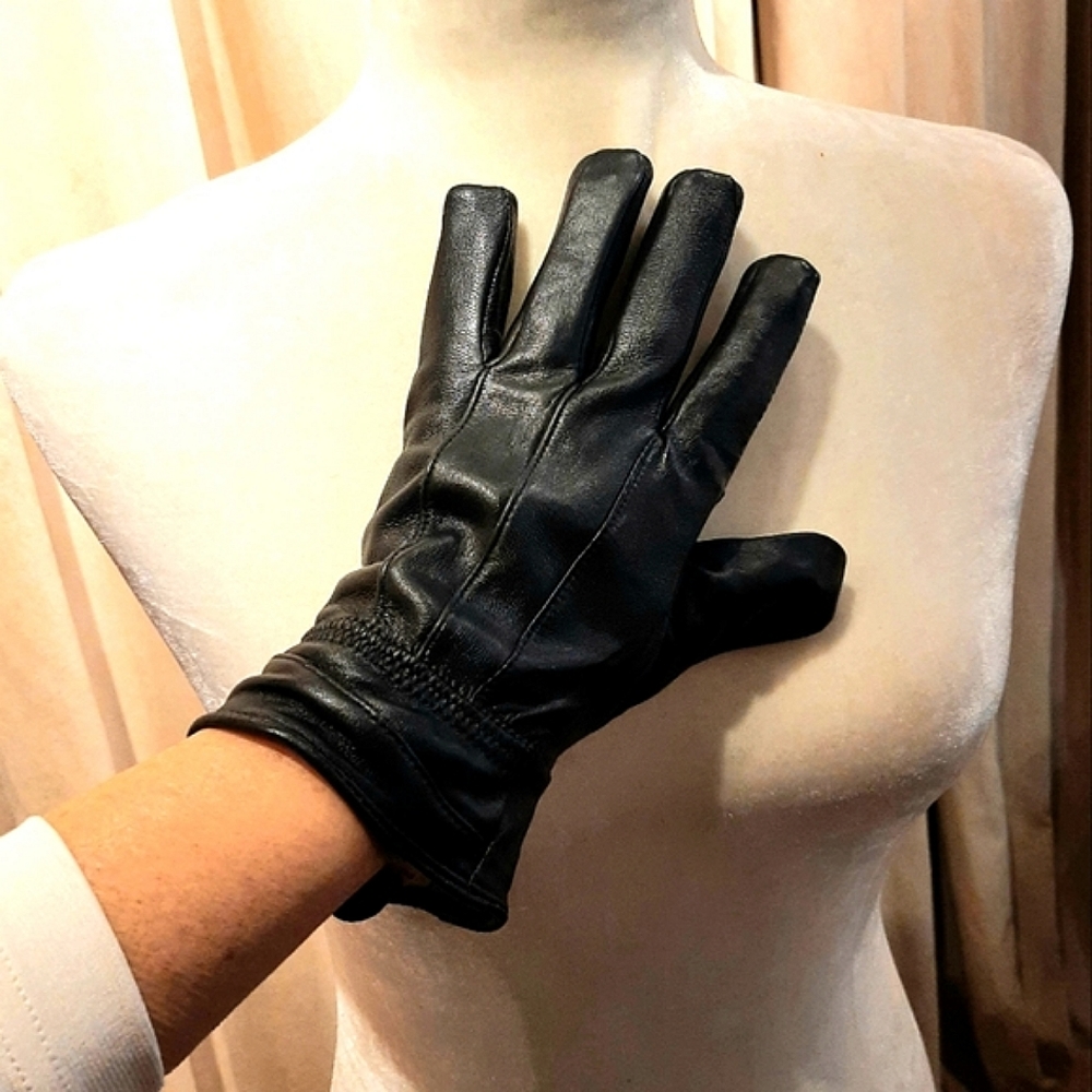 Women's leather gloves